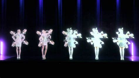 The Future is Now: Holographic Runway Shows with Double Bounce Projection
